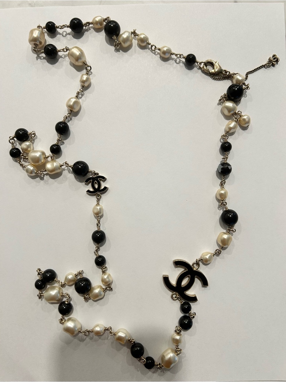 CHANEL Black and Ivory Pearl CC Logo Long Necklace - Picture 2 of 7